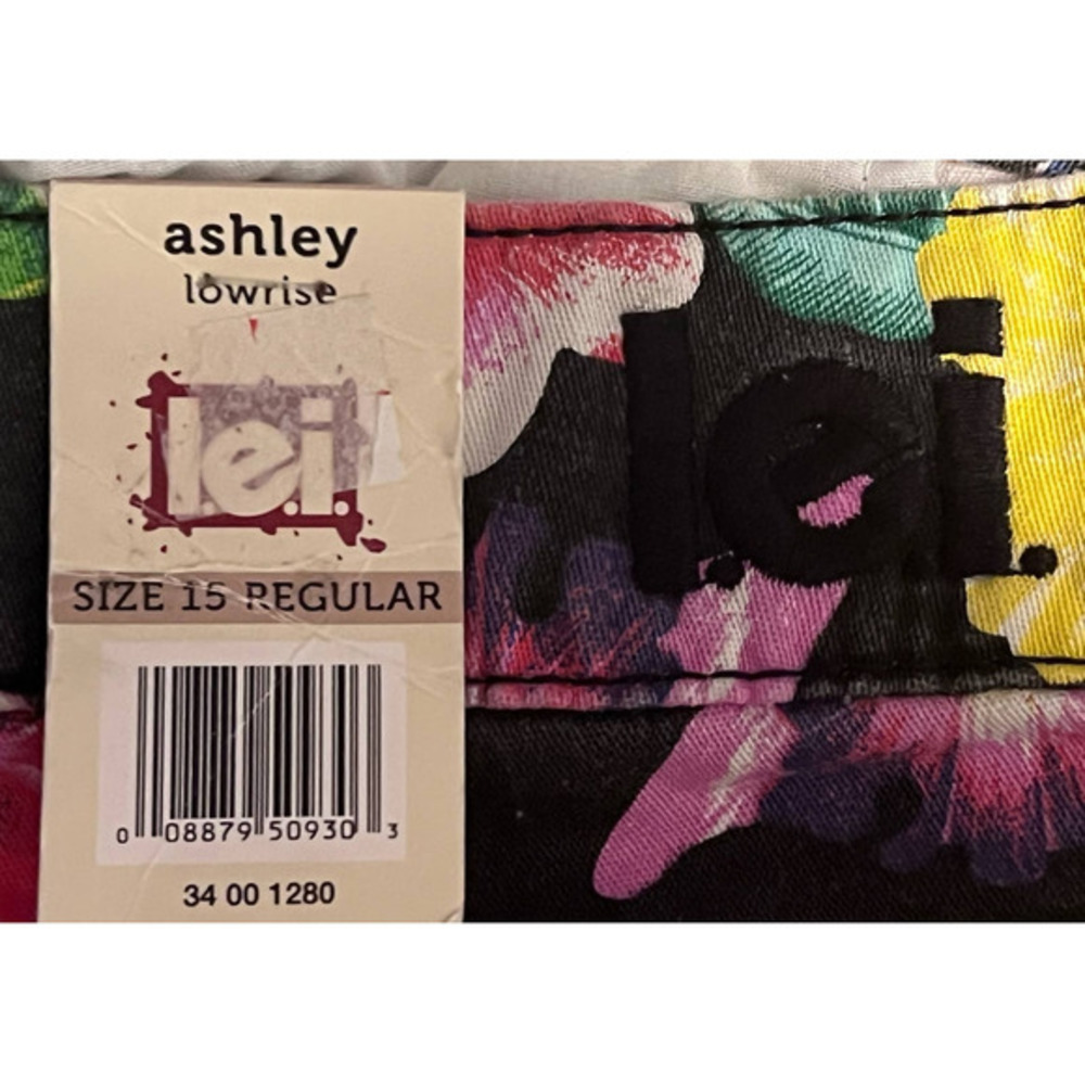 L.E.I. Junior Ashley Low Rise Black Floral Shorts Treat with Love Size 15 - Picture 6 of 6